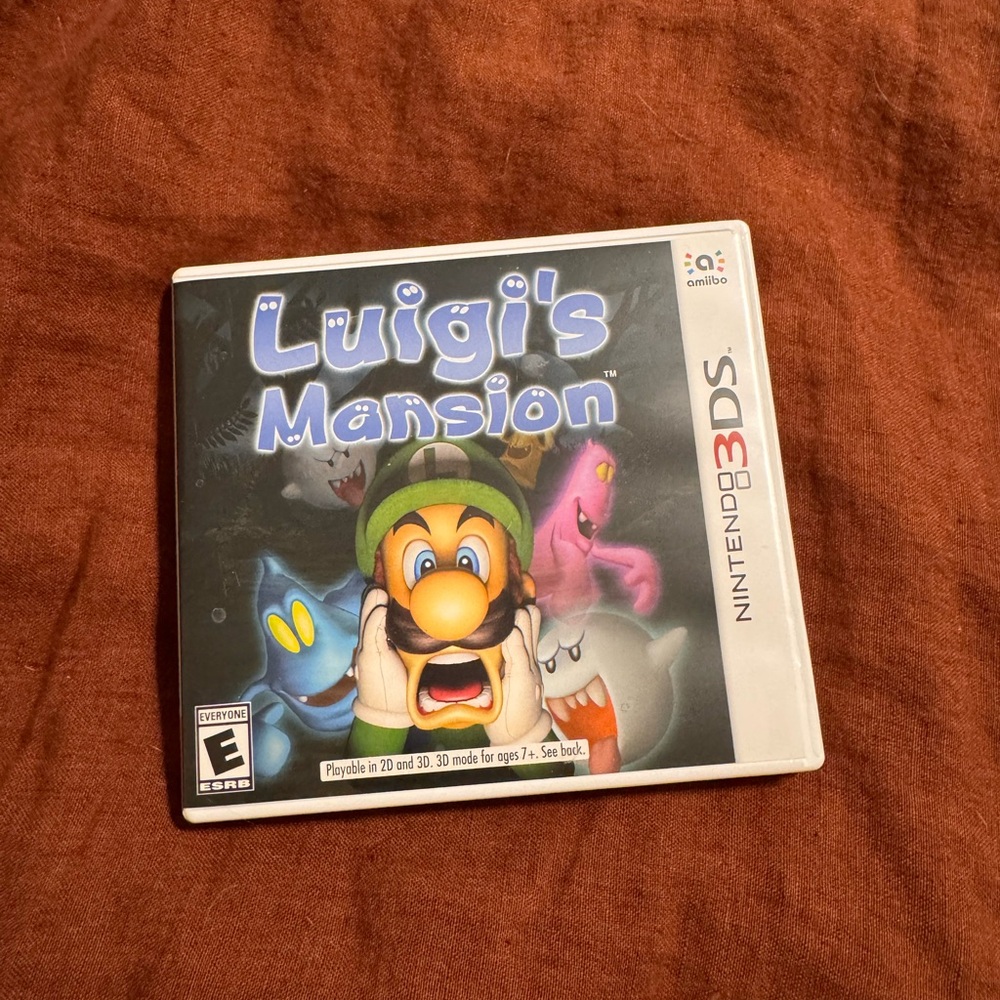 Nintendo Luigi's Mansion for 3DS - Blue and Green